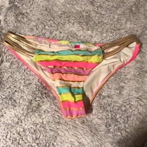 cheeky bikini bottoms